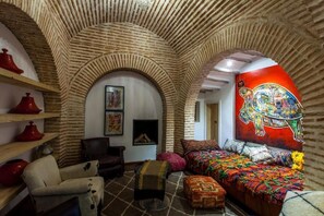 Televisión de pantalla plana de 32 pulgadas con canales por satélite