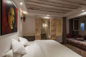 Ropa de cama de alta calidad, caja fuerte, tabla de planchar con plancha
