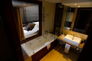 Deep soaking tub, rainfall showerhead, free toiletries, hair dryer - Hotel  Telemaque Beach & Spa  - Families and Couples Only (Mezraia)