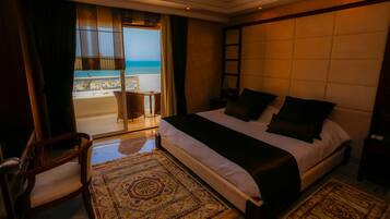 Couette en duvet d'oie, minibar, ameublement personnalisé