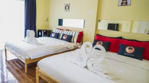 Familie tweepersoonskamer, 2 queensize bedden | Een minibar, een bureau, verduisterende gordijnen, gratis wifi