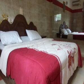 Honeymoon Suite, 1 Bedroom, Non Smoking | Individually decorated, individually furnished, free WiFi, bed sheets - Complexe Hôtelier Paris Village (Abidjan)