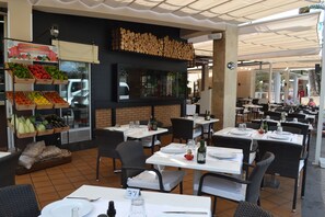 Der serveres morgenmad, frokost og aftensmad