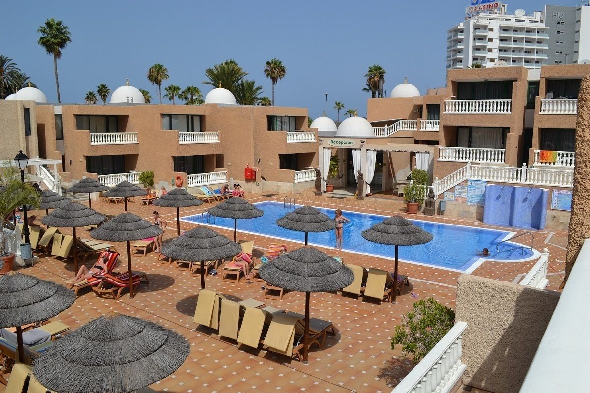 Outdoor pool, open 9:30 AM to 6:30 PM, pool loungers