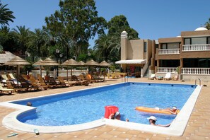 Outdoor pool, open 9:30 AM to 6:30 PM, sun loungers - Parque de las Americas (Adeje)