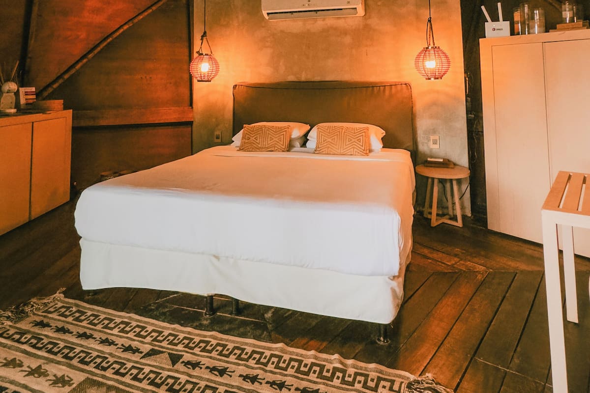 Cabin, 1 King Bed, Hot Tub, Lake View | Premium bedding, minibar, in-room safe, iron/ironing board