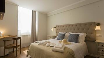 Double or Twin Room, Private Bathroom (4) | Premium bedding, desk, iron/ironing board, free WiFi