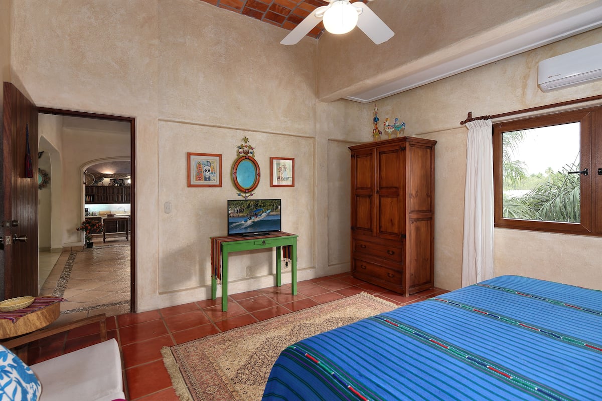 Large Double Room | Free WiFi