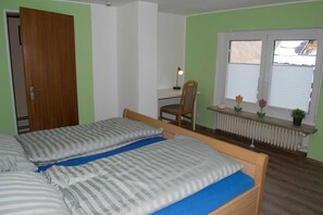 2 habitaciones, escritorio, cuna de viaje y wifi