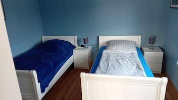 2 Schlafzimmer, Schreibtisch, Reisekinderbett, WLAN