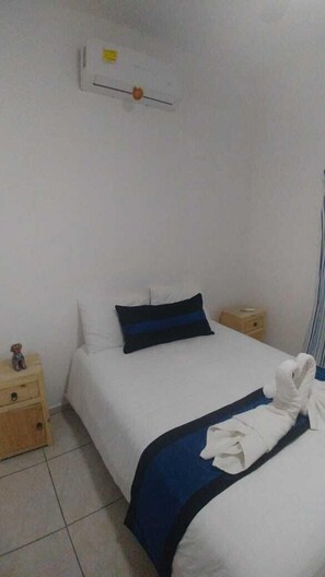 Habitación básica, 1 cama matrimonial | Wifi gratis
