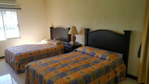 Skrivebord, strygejern/strygebræt, gratis Wi-Fi, sengetøj