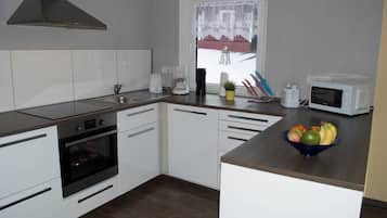 Kaffetrakter/tekoker, kjøleskap, mikrobølgeovn og ovn