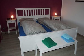 3 bedrooms, travel cot, WiFi, bed sheets
