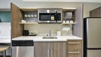 Fridge, microwave, dishwasher, coffee/tea maker