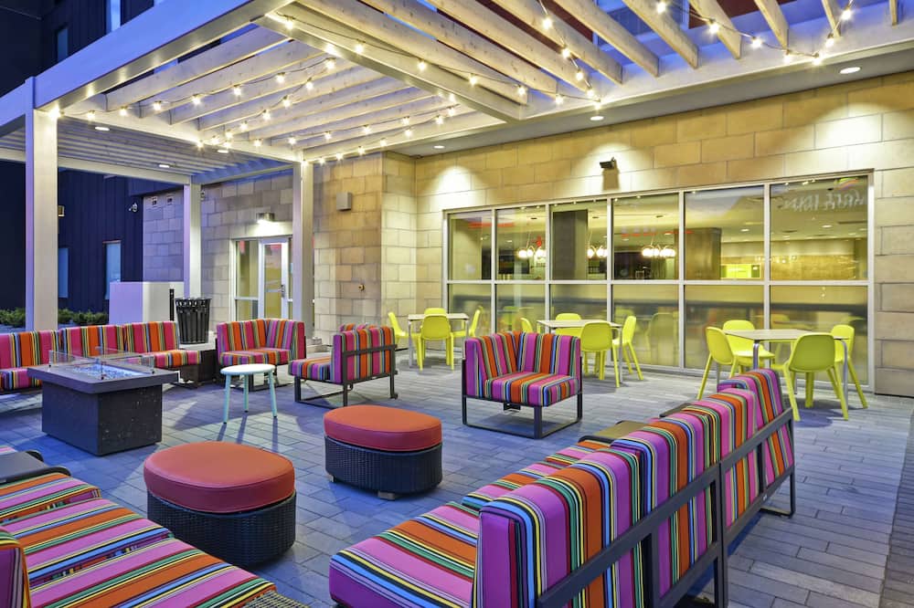 Home2 Suites by Hilton Plymouth, MN