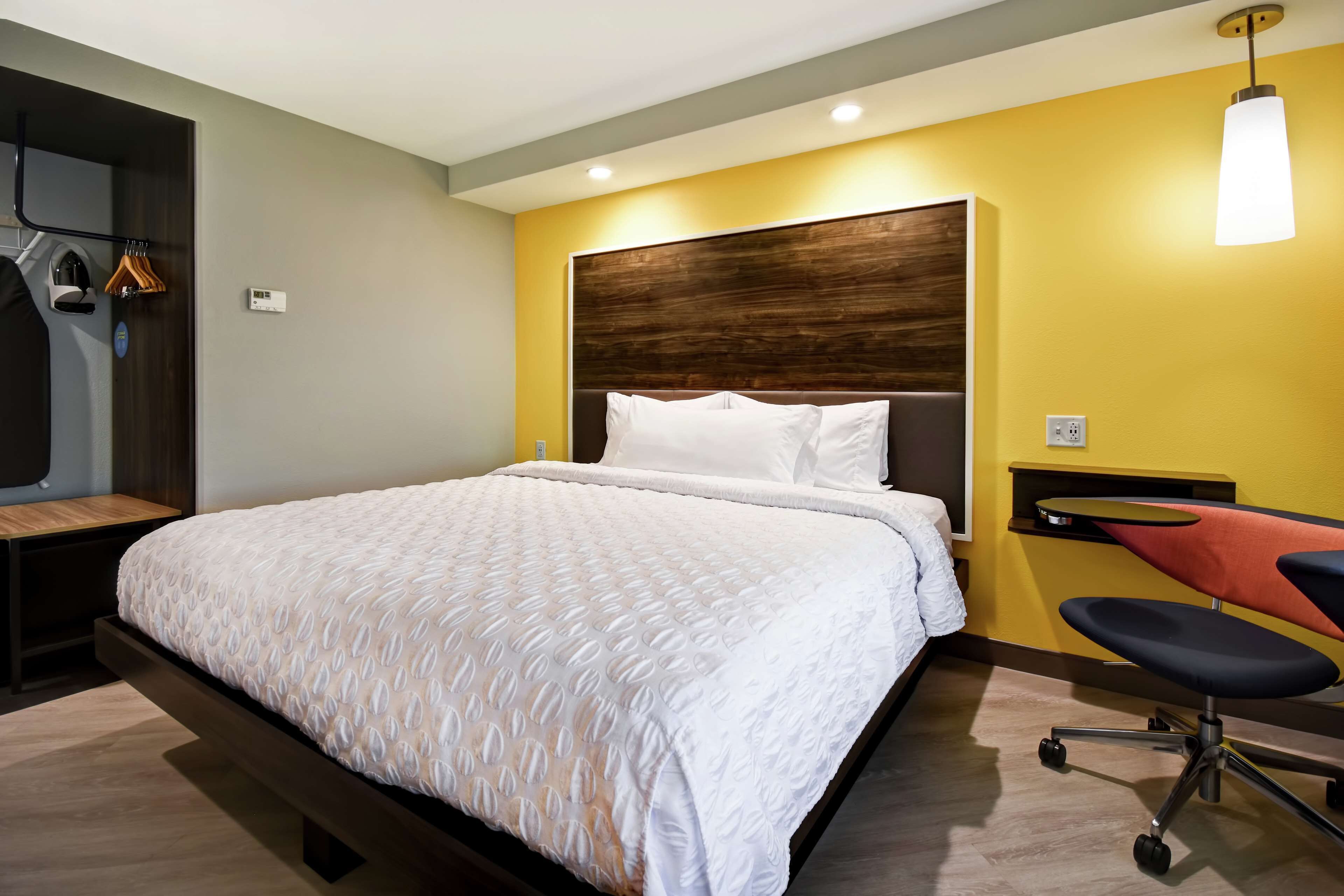 1 bedroom, in-room safe, desk, blackout curtains