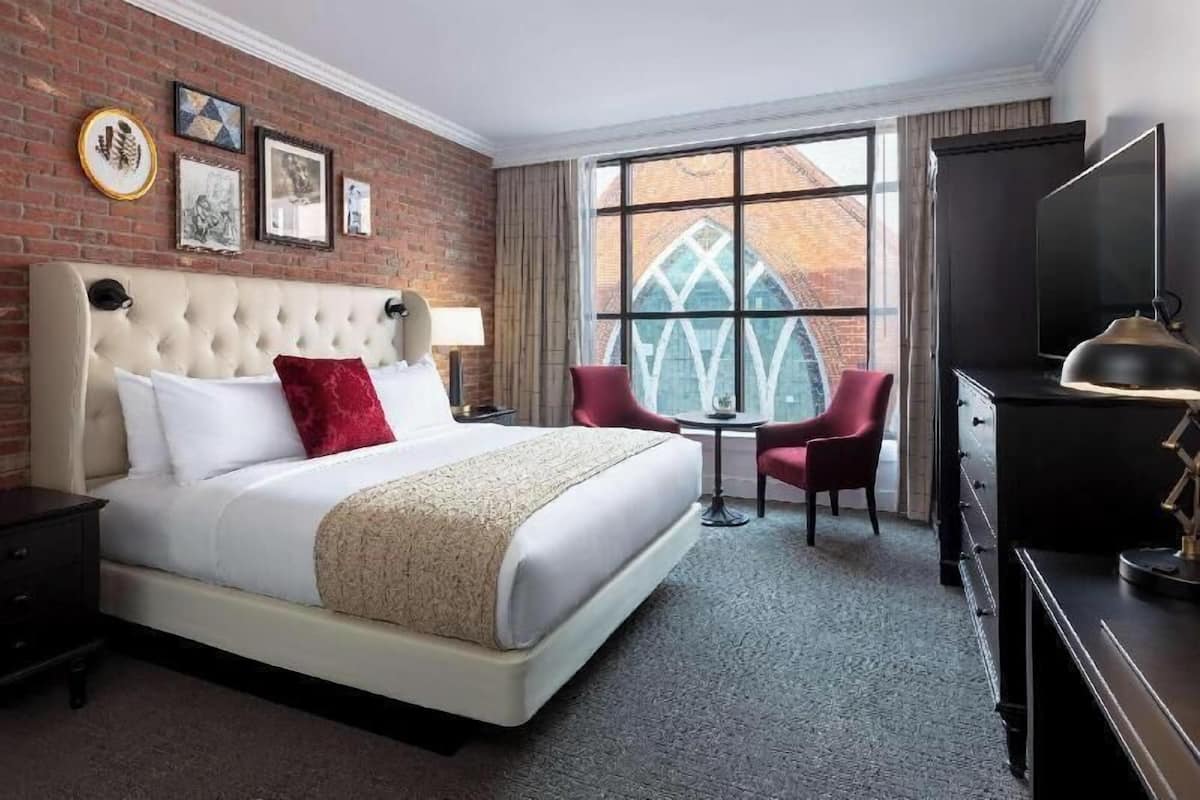 Egyptian cotton sheets, premium bedding, down comforters, pillowtop beds