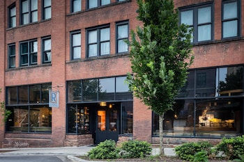 The Foundry Hotel Asheville, Curio Collection by Hilton