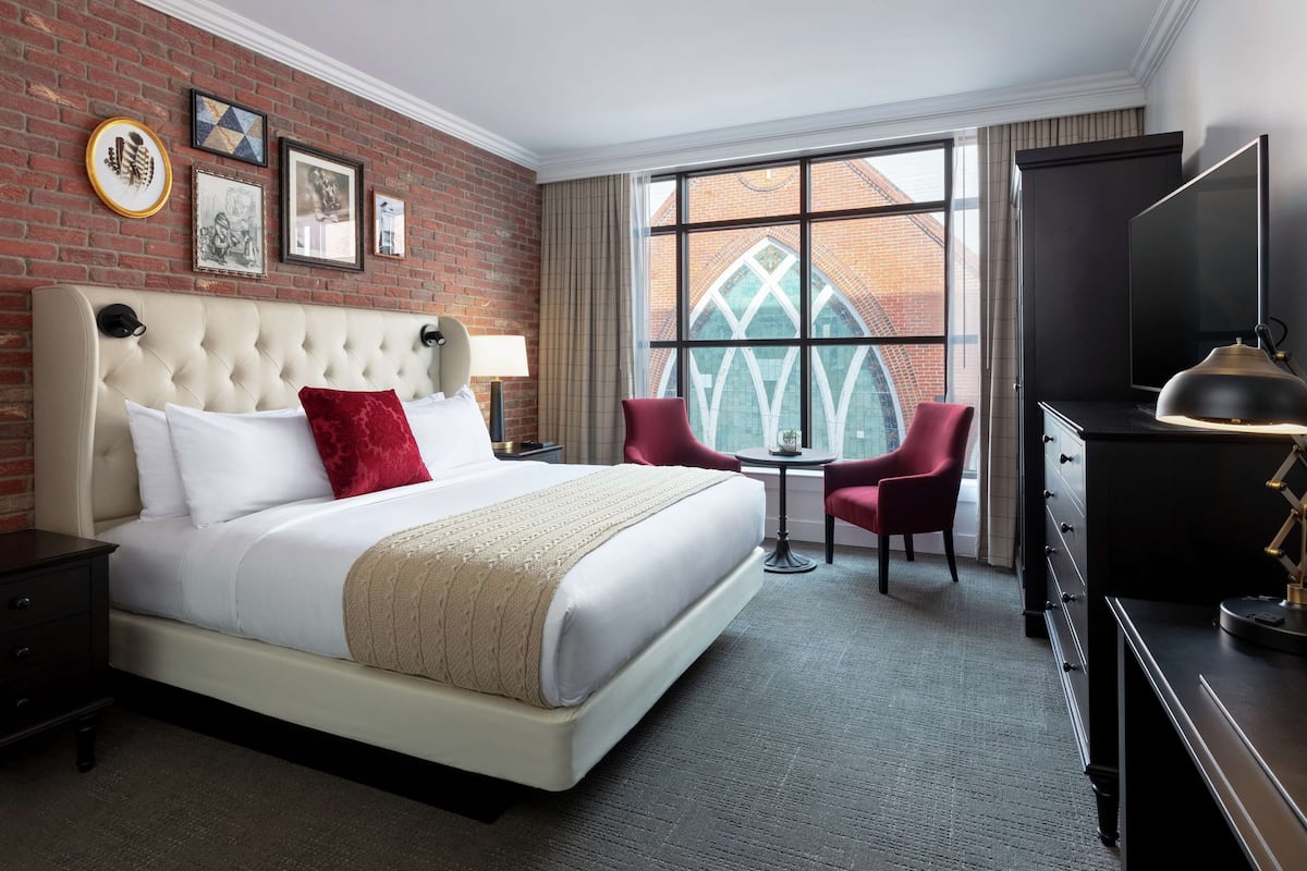 Egyptian cotton sheets, premium bedding, down comforters, pillowtop beds