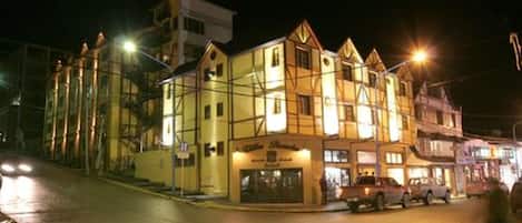 Façade de lâhĂ©bergement - soirĂ©e/nuit