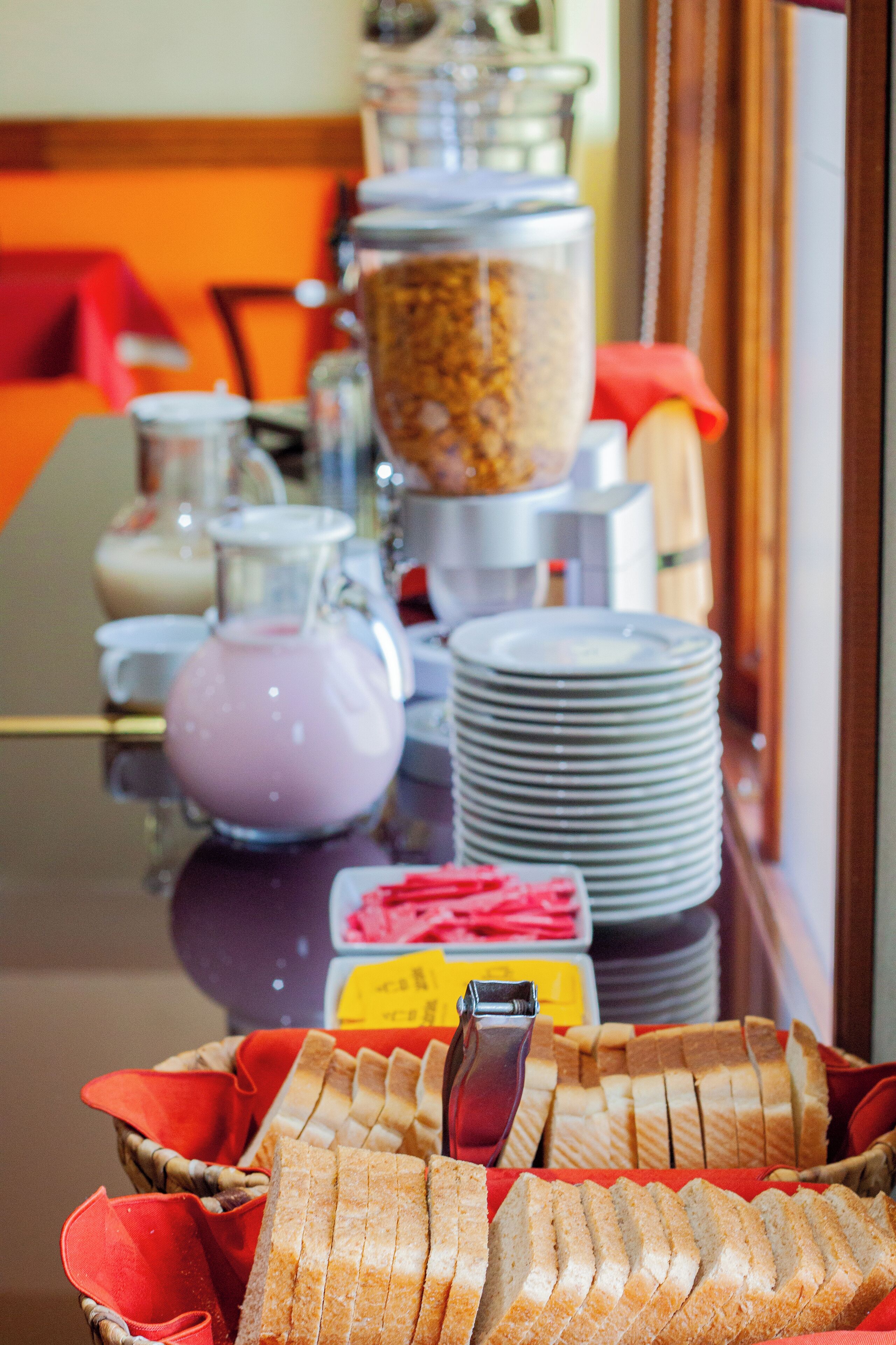 free buffet breakfast