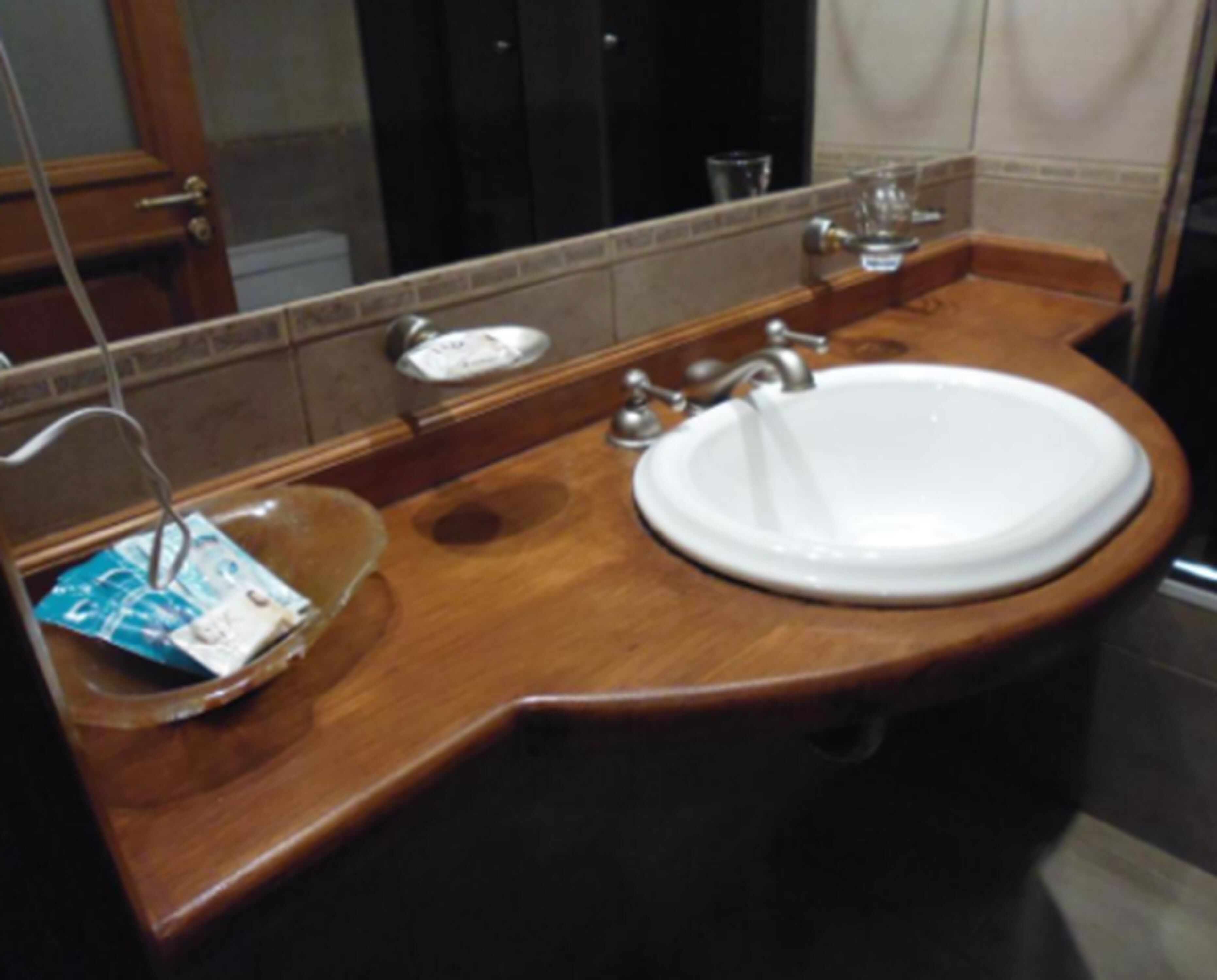 deep-soaking bathtub, free toiletries, bidet, towels