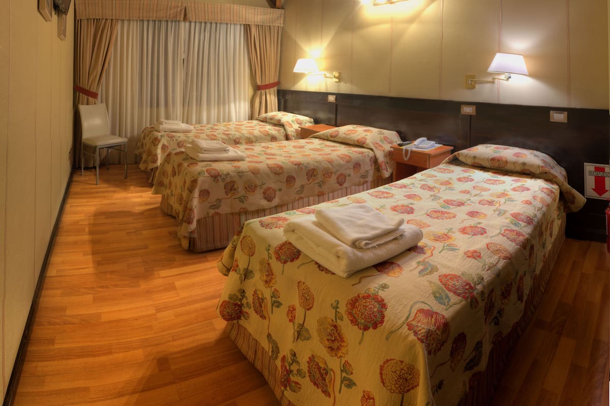 standard twin room | minibar, in-room safe, desk, free cots/infant beds