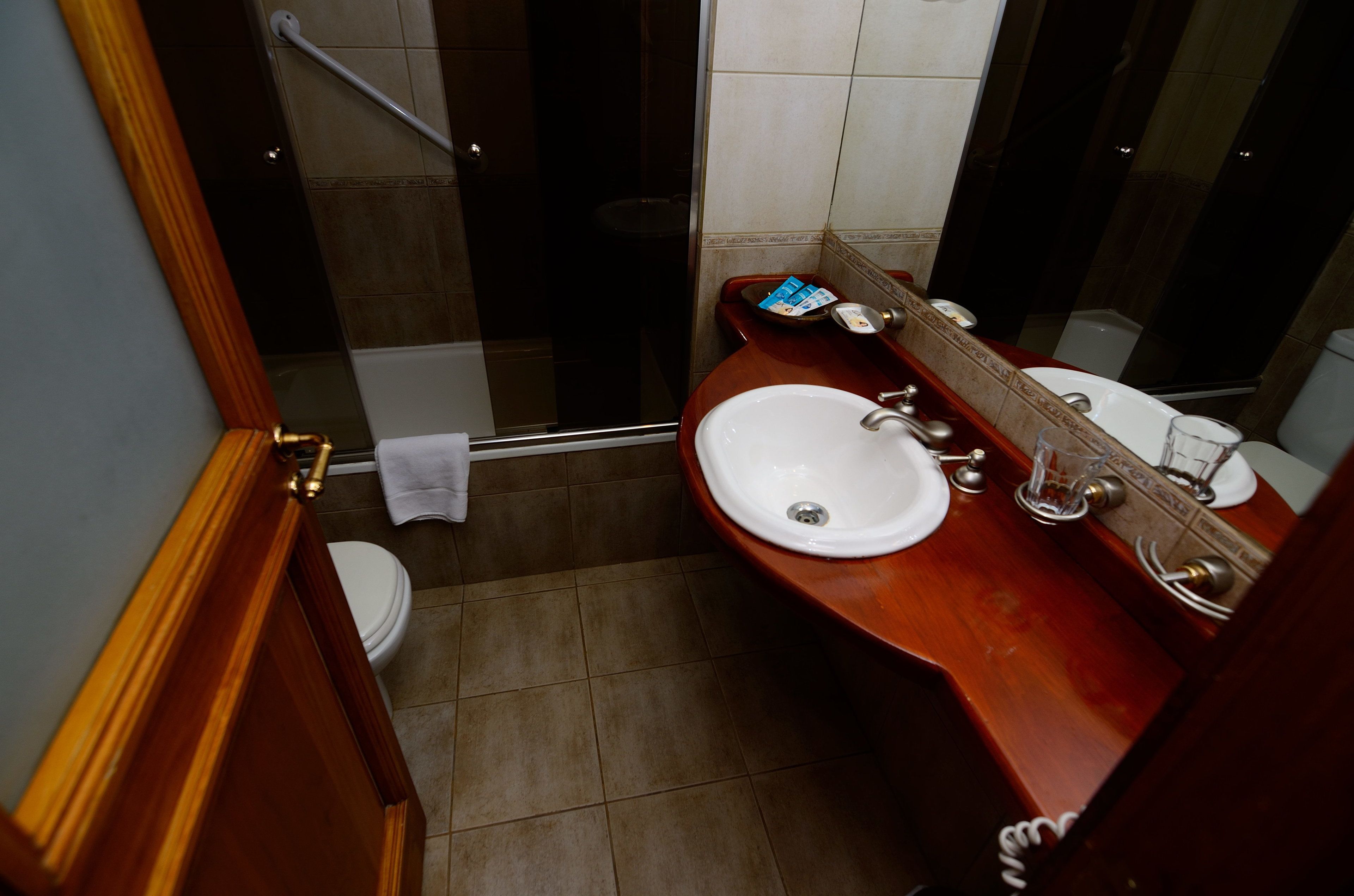 deep-soaking bathtub, free toiletries, bidet, towels