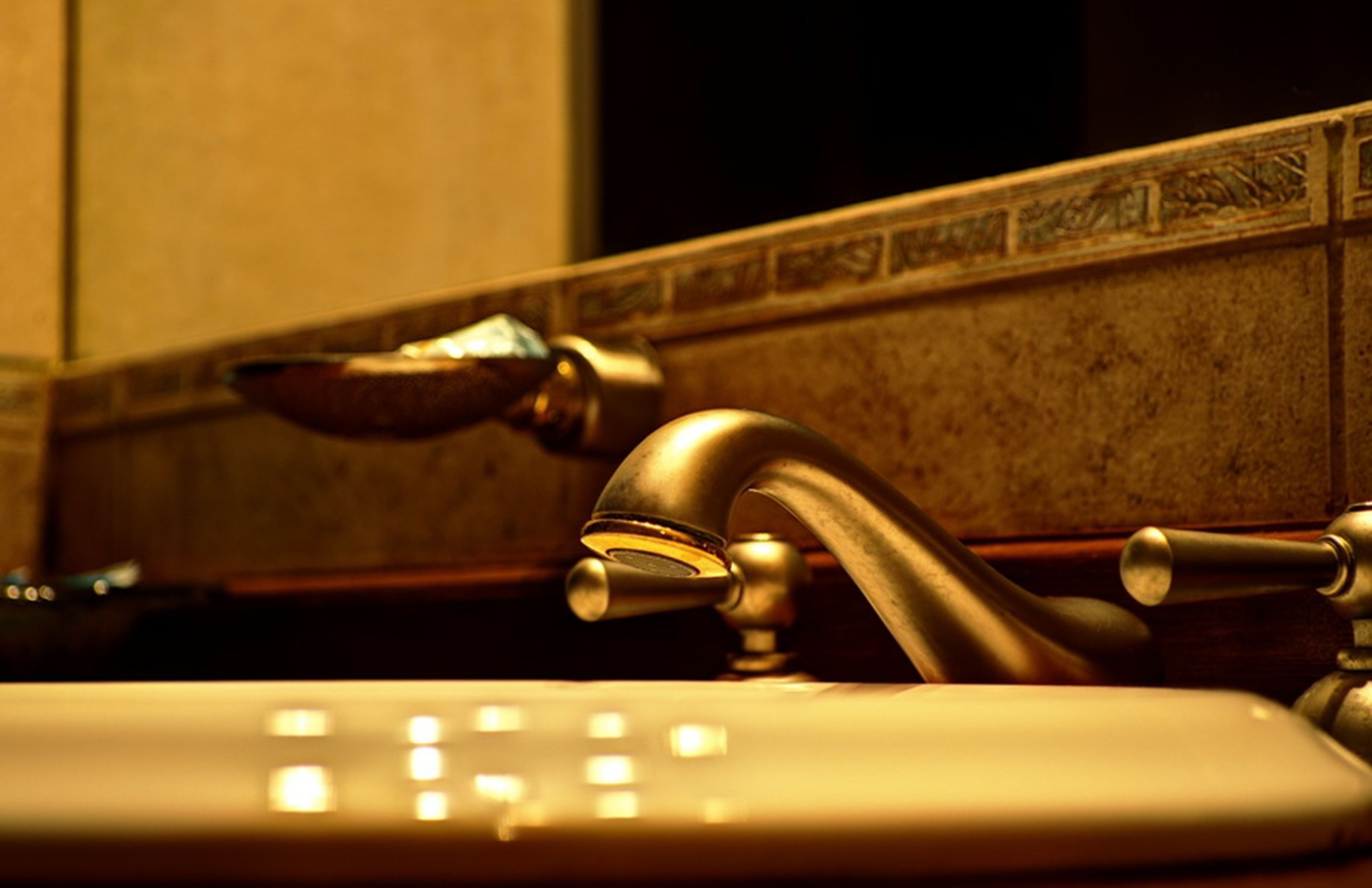 deep-soaking bathtub, free toiletries, bidet, towels