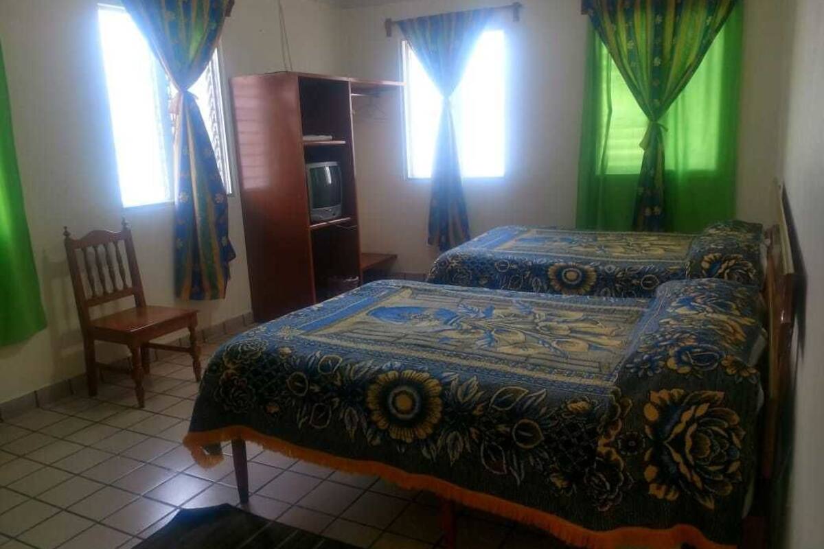 Single Room, 1 Double Bed | Bathroom | Shower, free toiletries, towels