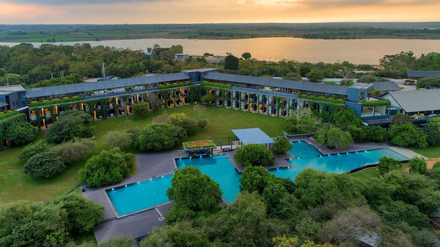 DoubleTree by Hilton Weerawila Rajawarna Resort