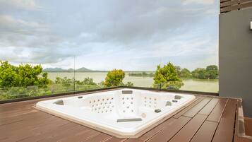 Presidential Suite, 4 Bedrooms, Balcony, Garden View | Bathroom | Designer toiletries, hair dryer, bathrobes, slippers