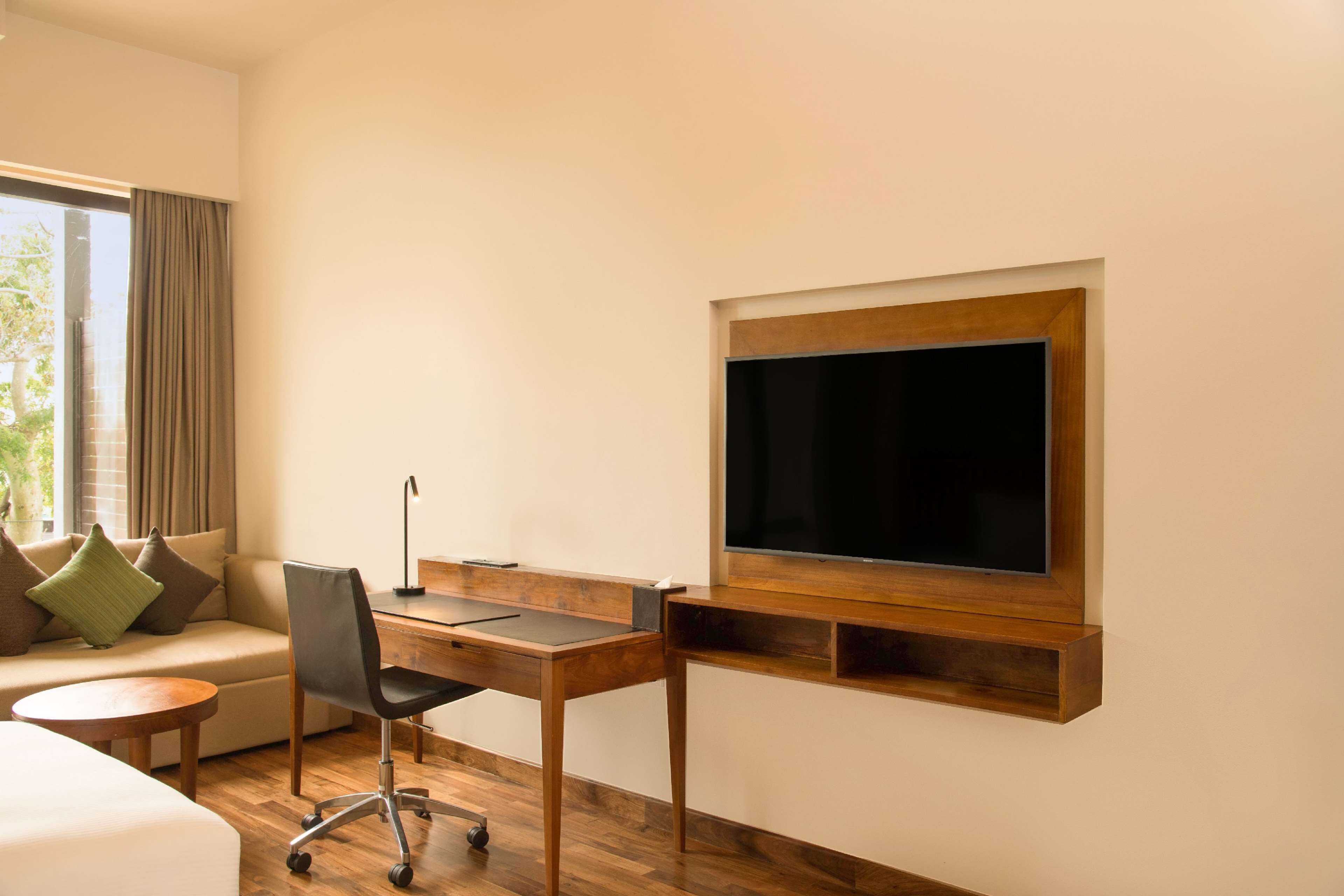 premium bedding, pillow-top beds, minibar, in-room safe