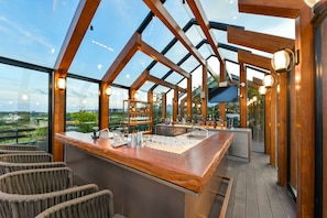 3 restaurants, breakfast, lunch served; local and international cuisine - DoubleTree by Hilton Weerawila Rajawarna Resort (Weerawila)