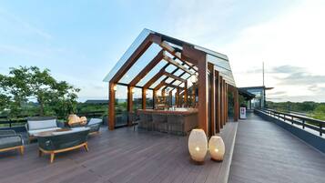 3 restaurants, serveren ontbijt, lokale en internationale gerechten