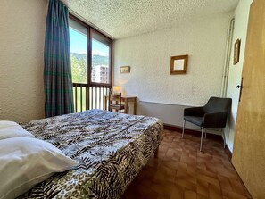 1 chambre, lit de bébé portatif