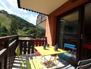 Outdoor dining - Mountain Area Studio for 4 in Chantemerle, Serre-Chevalier (Saint-Chaffrey)