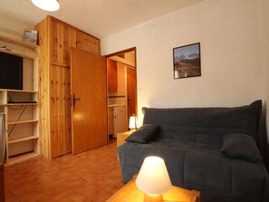TV - Charming Studio in Serre-Chevalier: Sleeps 2, Cozy Amenities, Great Location (Saint-Chaffrey)