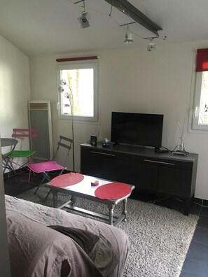 1 bedroom, iron/ironing board, Internet, bed sheets
