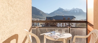Cozy 2-Room Apartment for 4-6, Near Prorel Cable Car, South-Facing Balcony, Ski Locker