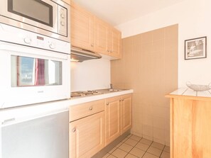 Micro-ondes, four, plaque de cuisson, lave-vaisselle