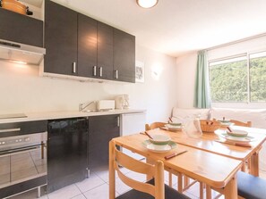 Réfrigérateur, four, plaque de cuisson, lave-vaisselle