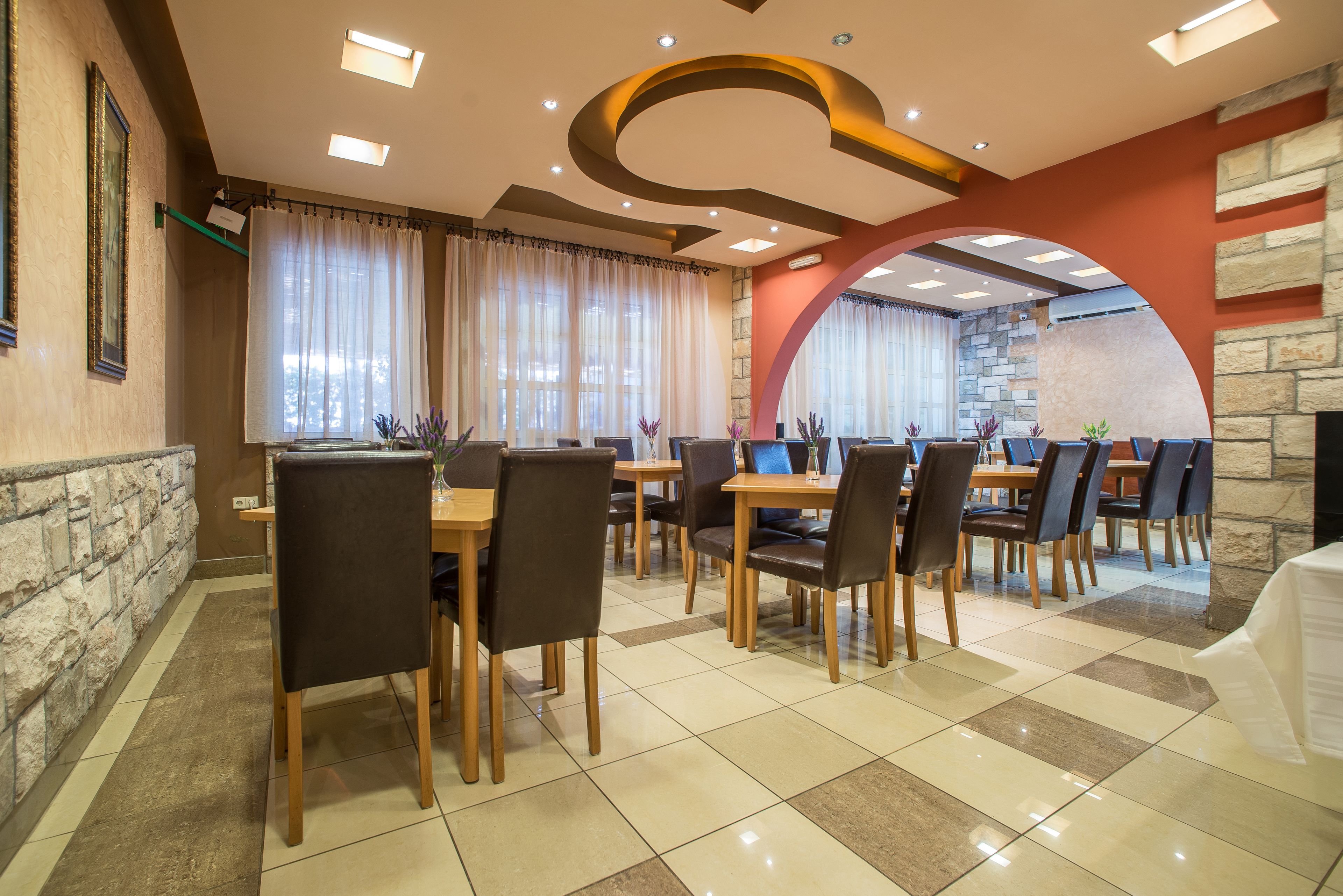 Breakfast, lunch and dinner served