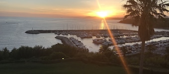 Magnificent T3 ideally located, swimming pool and parking.