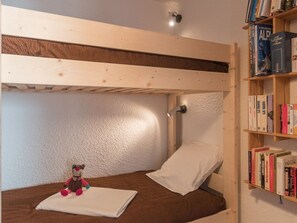 1 bedroom - Charming Apt for 6 with Balcony in South-Facing Serre-Chevalier, Ski Shuttle & Free Parking (Saint-Chaffrey)