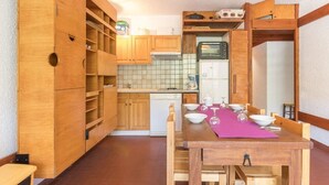 茶具/咖啡用具、冰箱、微波炉、炉灶