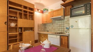 茶具/咖啡用具、冰箱、微波炉、炉灶