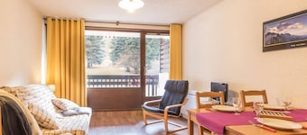 Ski-In Studio with Mountain View, Pool, and Garden Access in La Salle-les-Alpes