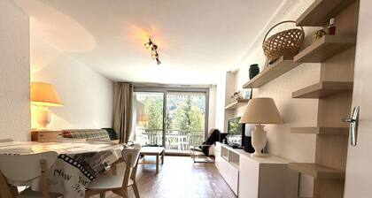 Cozy 1BR Apt with Mountain Views, Near Fréjus Gondola, Sleeps 6